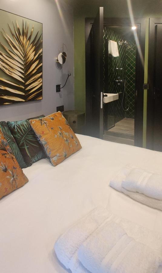 Bed and Breakfast Mas Des Buscades Cabris Exterior foto